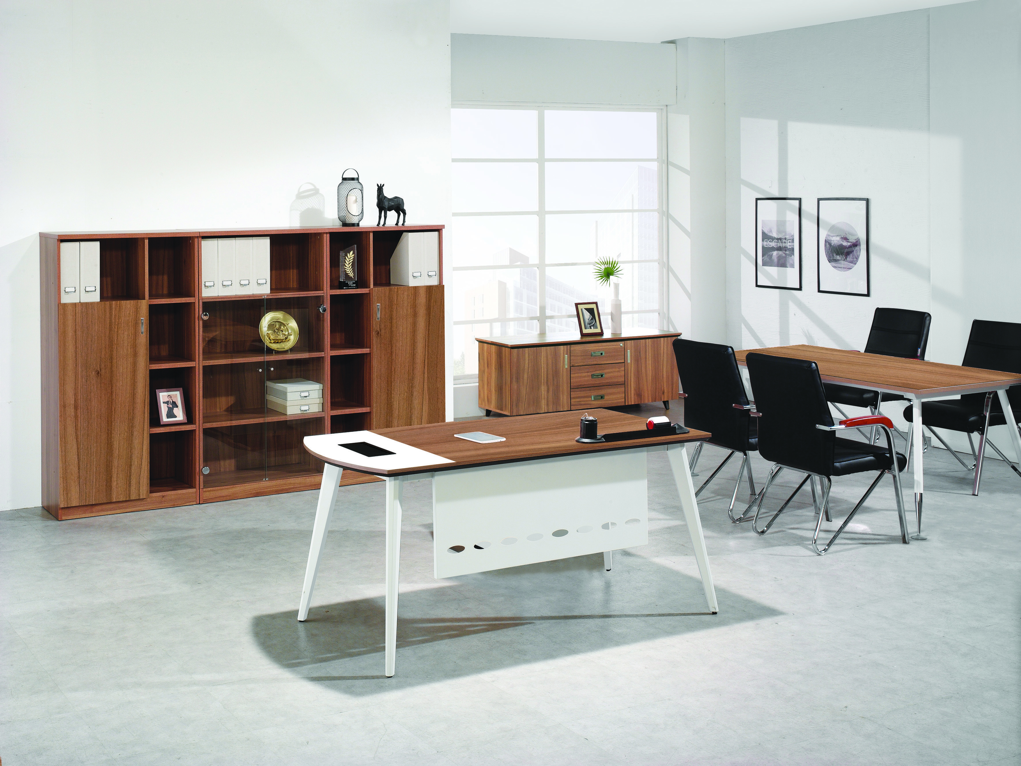 카펠라 로즈오크 책상