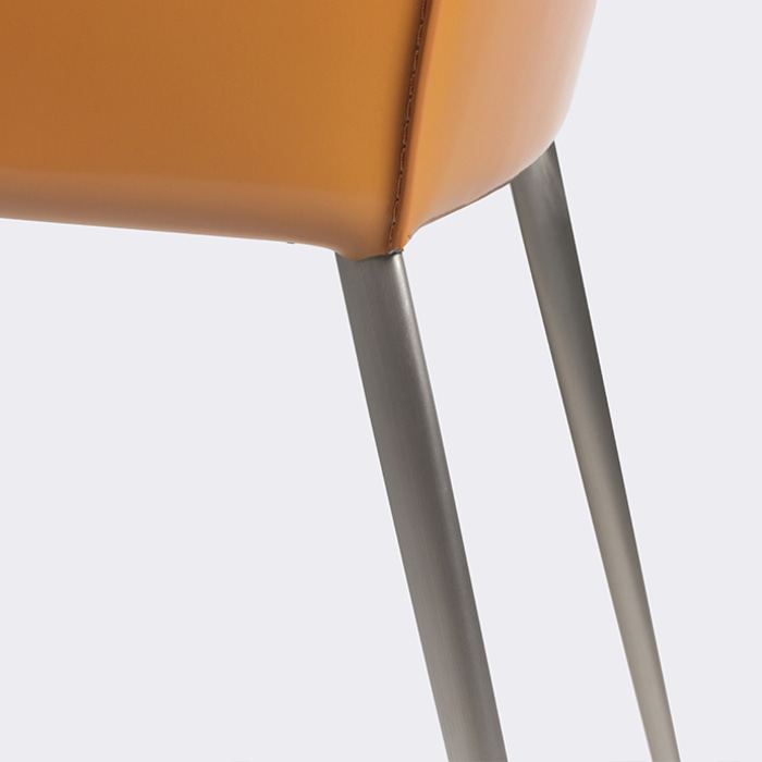 주노 암체어. Juno armchair (머스타드)