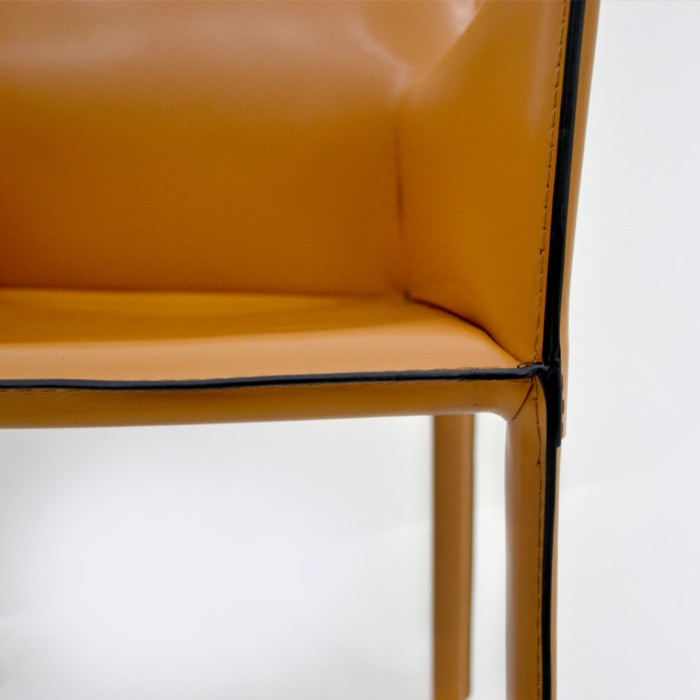 마룬 암체어. Maroon armchair (머스타드)