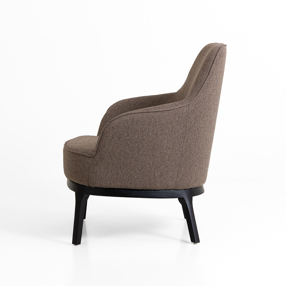 마인 라운지 체어. Mine lounge chair