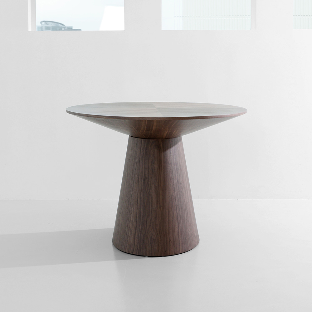 우노 오벌 테이블. Uno oval table (월넛)