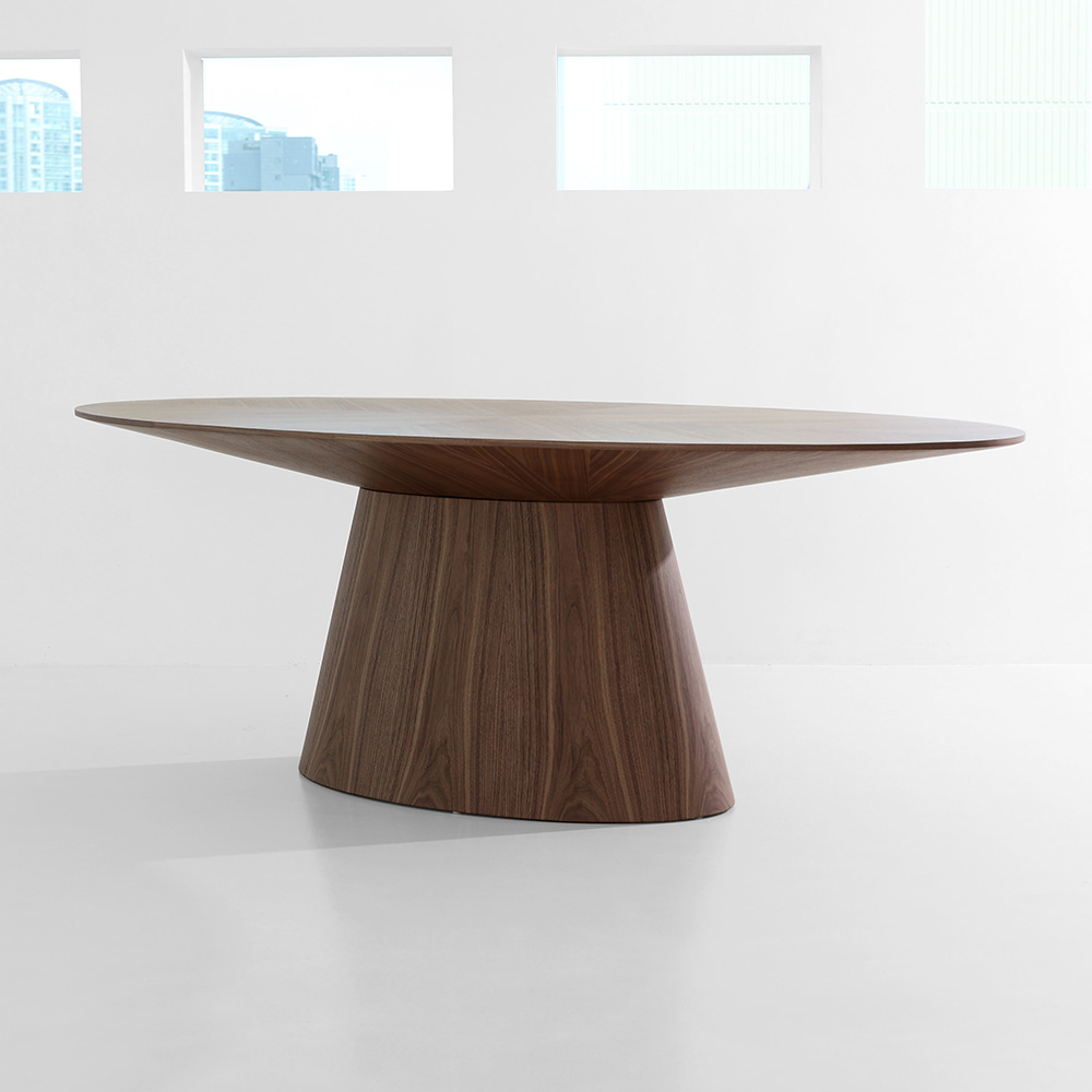 우노 오벌 테이블. Uno oval table (월넛)