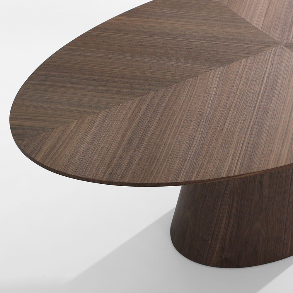 우노 오벌 테이블. Uno oval table (월넛)