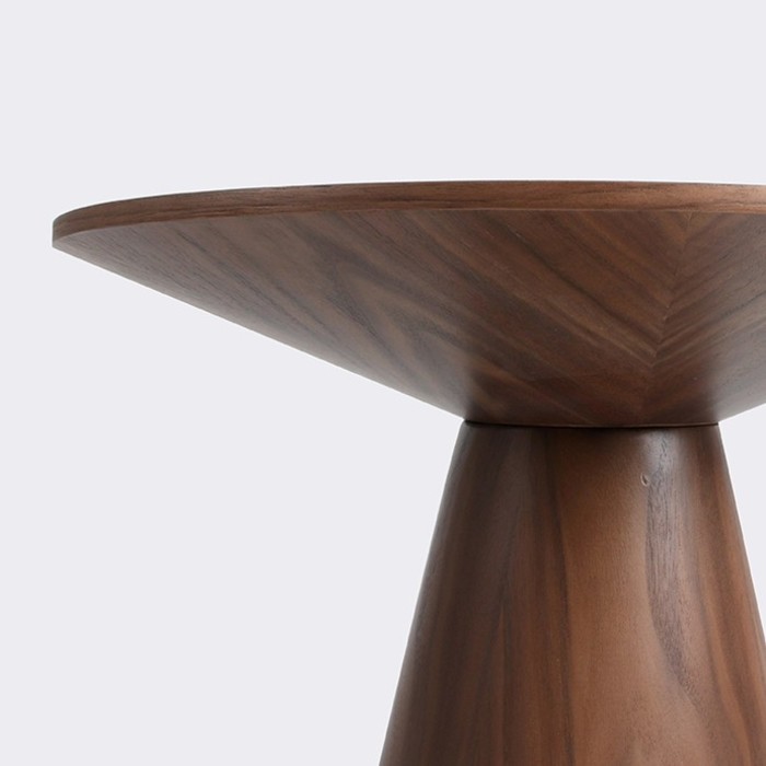 우노 다이닝 테이블. Uno dining table (월넛)