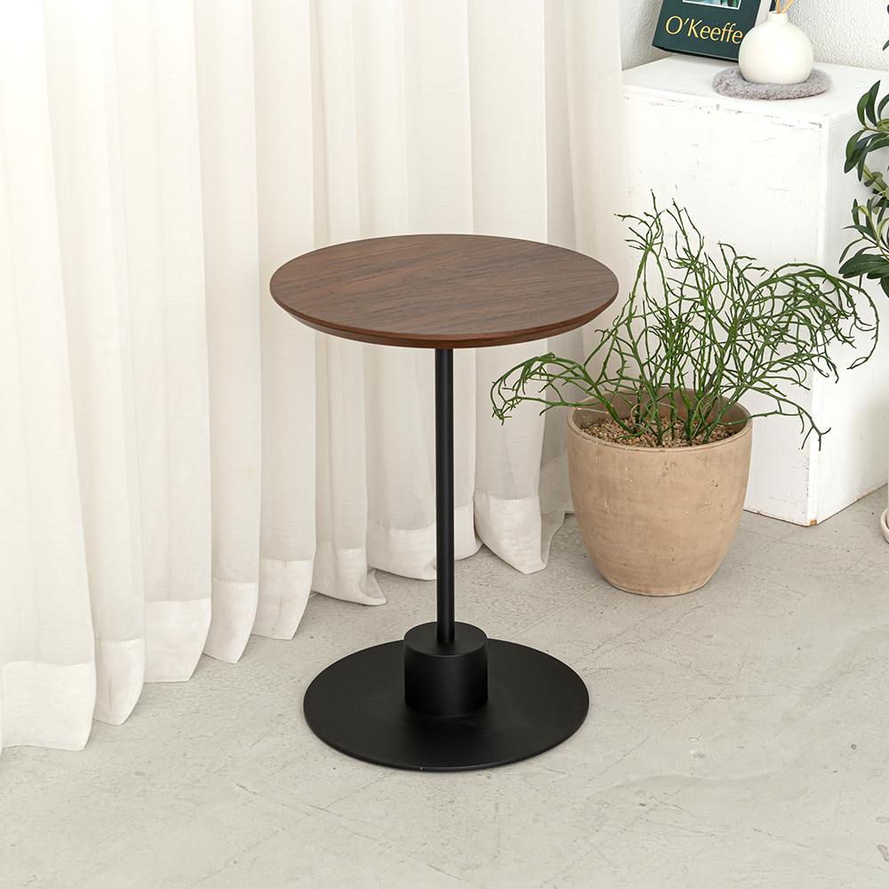 룩 사이드 테이블. Rook side table