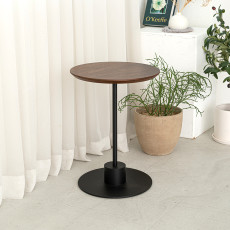 룩 사이드 테이블. Rook side table