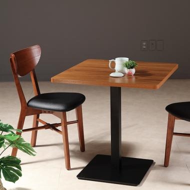 미란다 블랙 다리