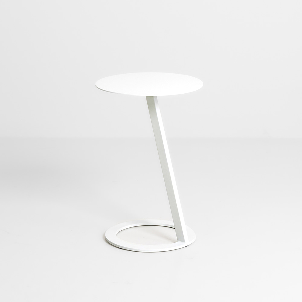 서클 사이드 테이블. Circle Side Table