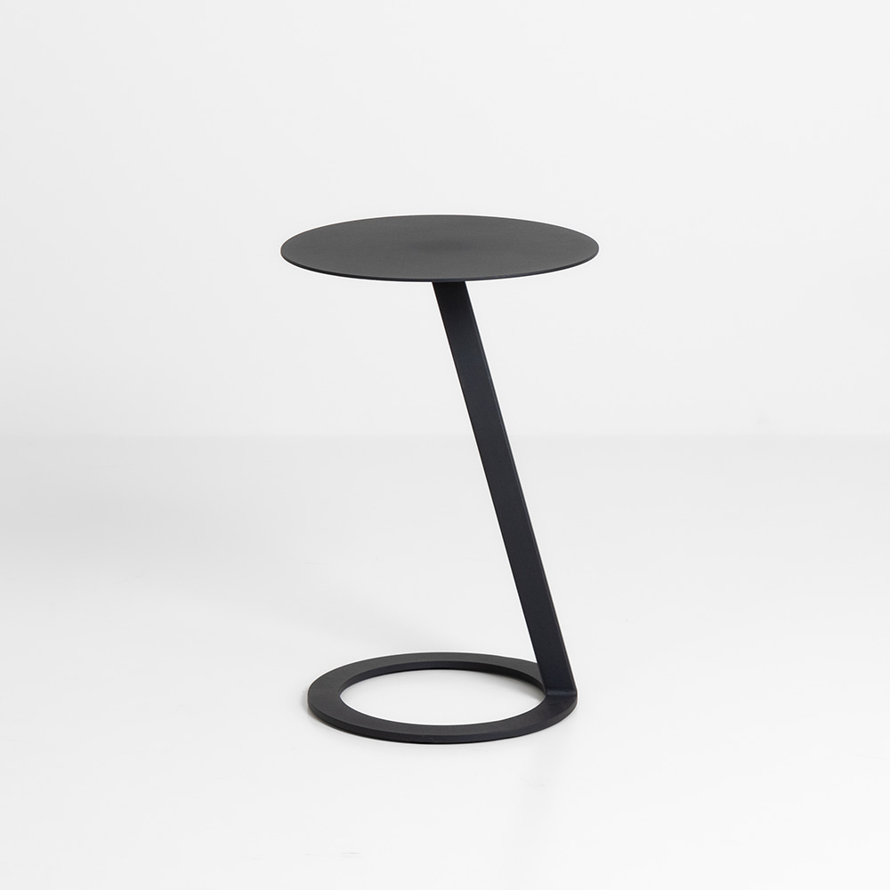 서클 사이드 테이블. Circle Side Table