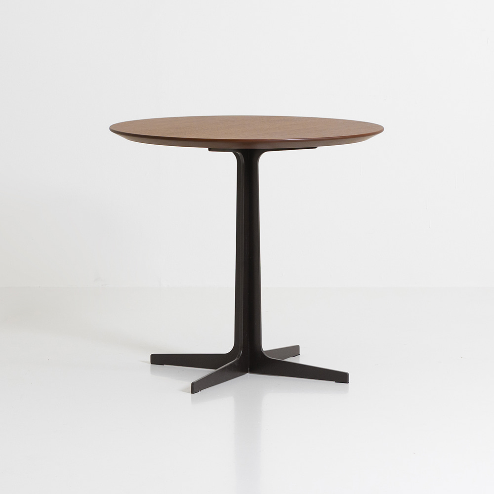 스플릿 사이드 테이블. Split side table