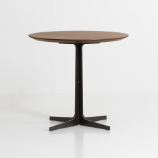 스플릿 사이드 테이블. Split side table