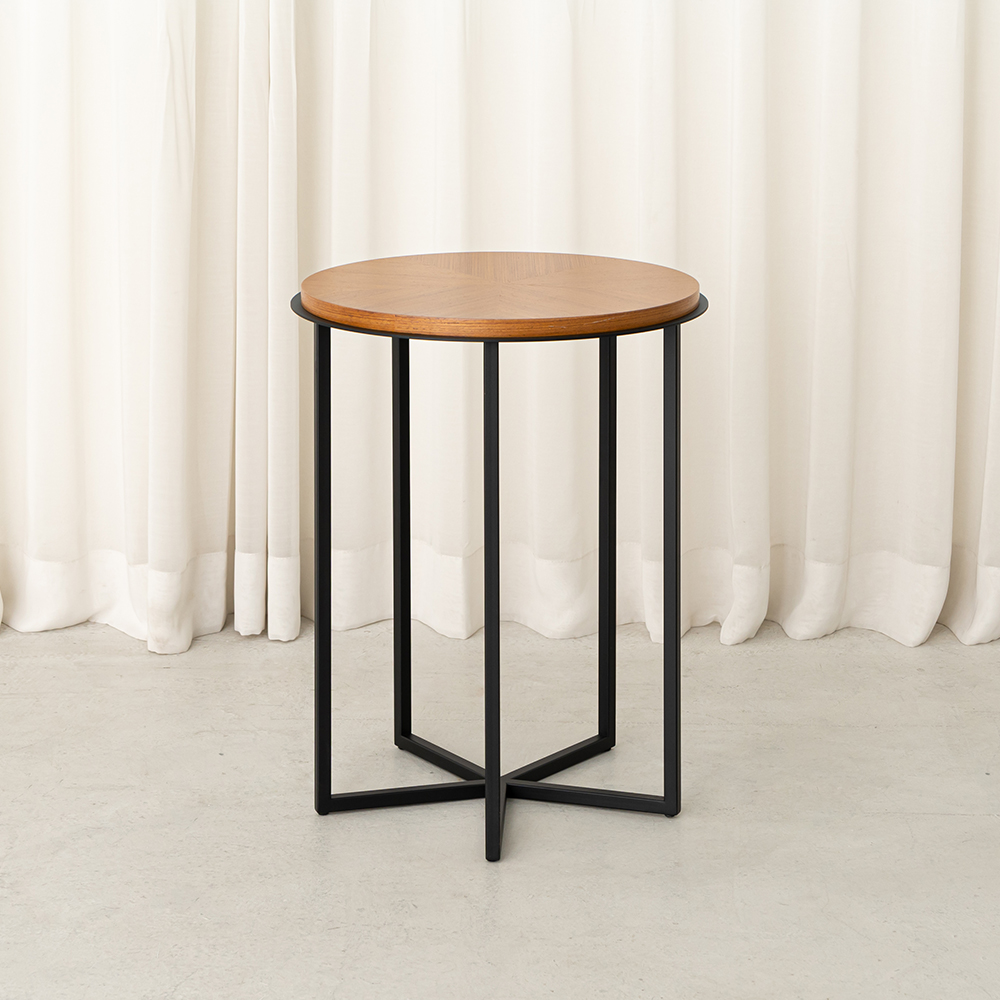애스터 사이드 테이블. Aster side table