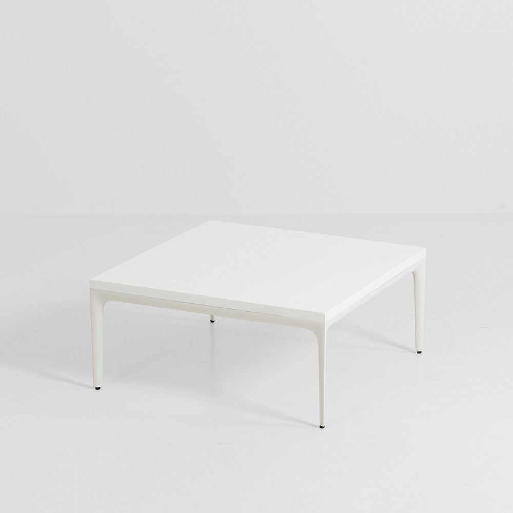 팜 스퀘어 테이블. Fam Square Table