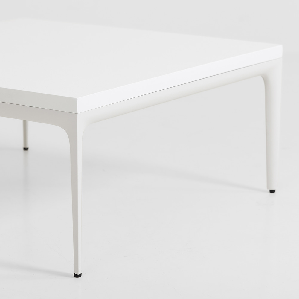 팜 스퀘어 테이블. Fam Square Table