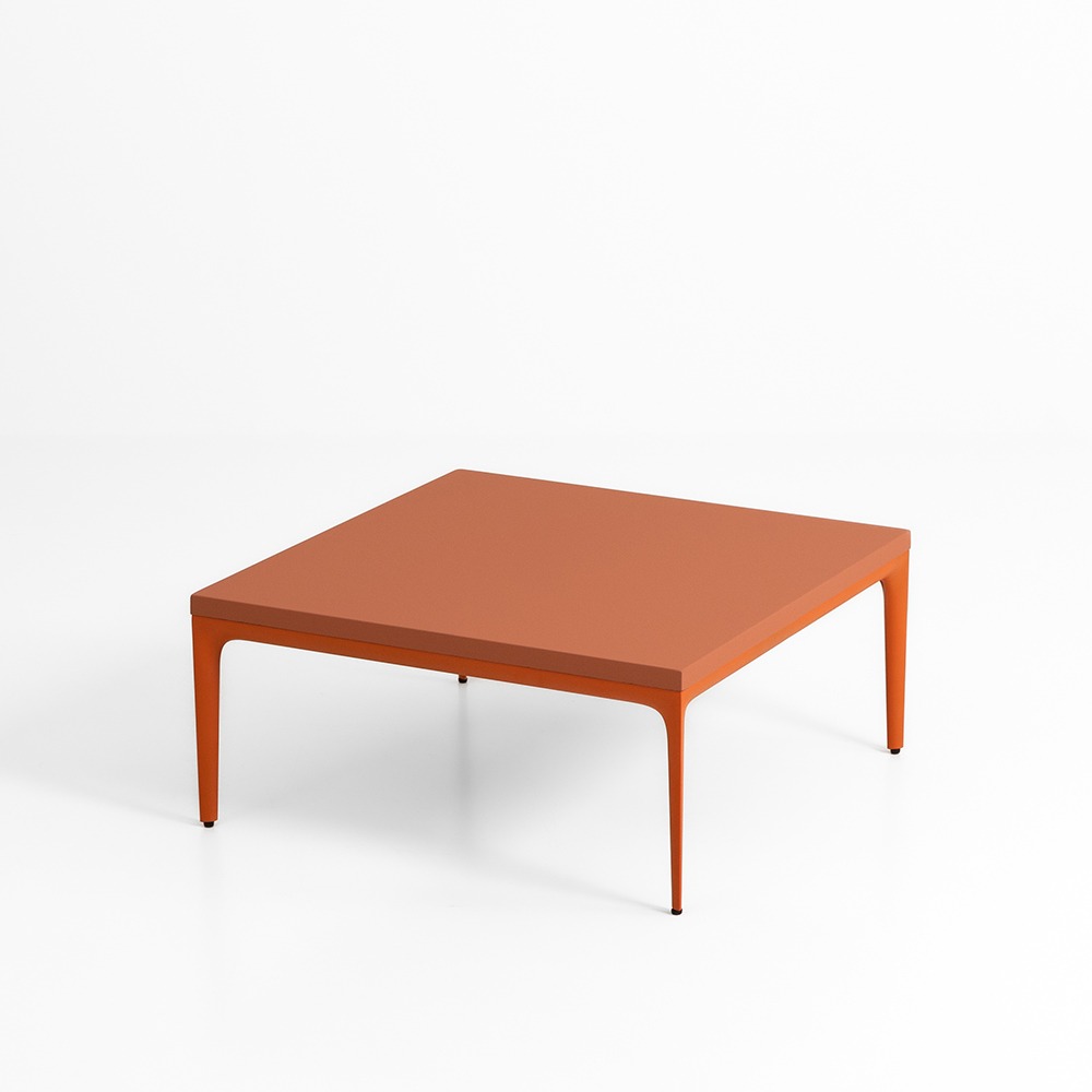 팜 스퀘어 테이블. Fam Square Table