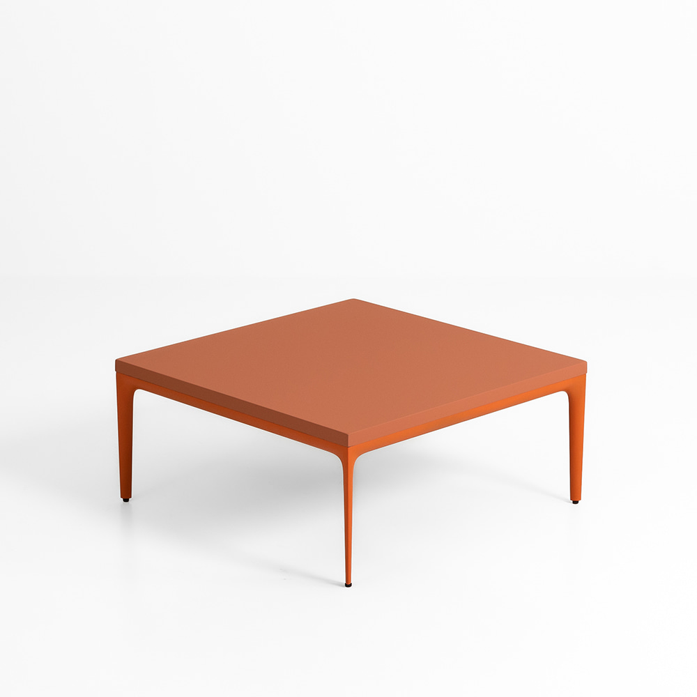 팜 스퀘어 테이블. Fam Square Table