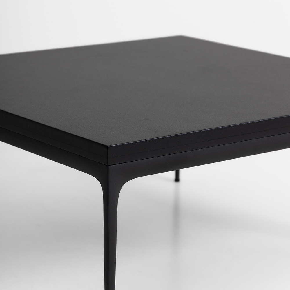 팜 스퀘어 테이블. Fam Square Table