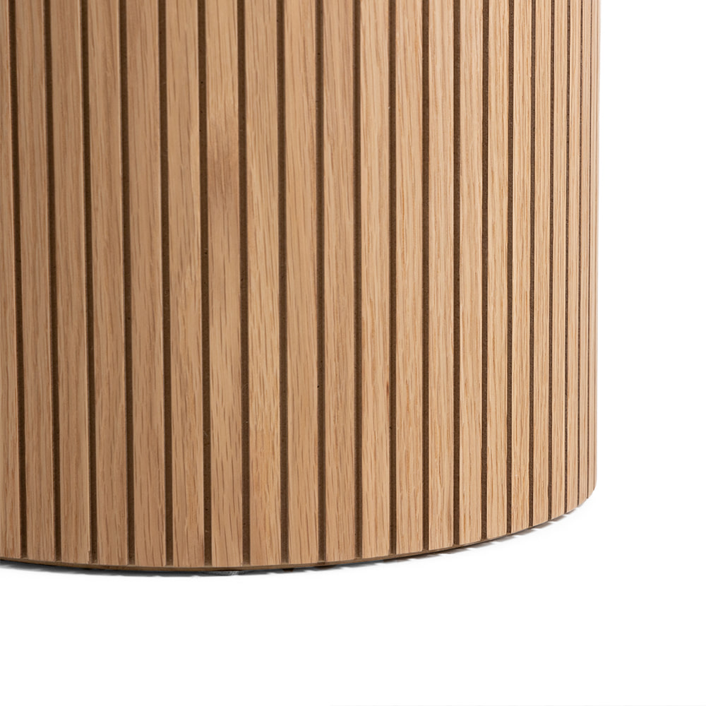 램 사이드 테이블. Ram Side Table