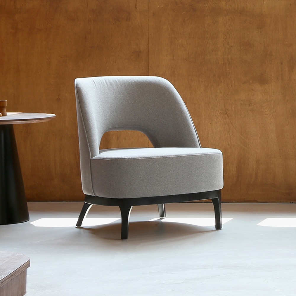 컴팩트 라운지 체어. Compact lounge chair (라이트그레이)