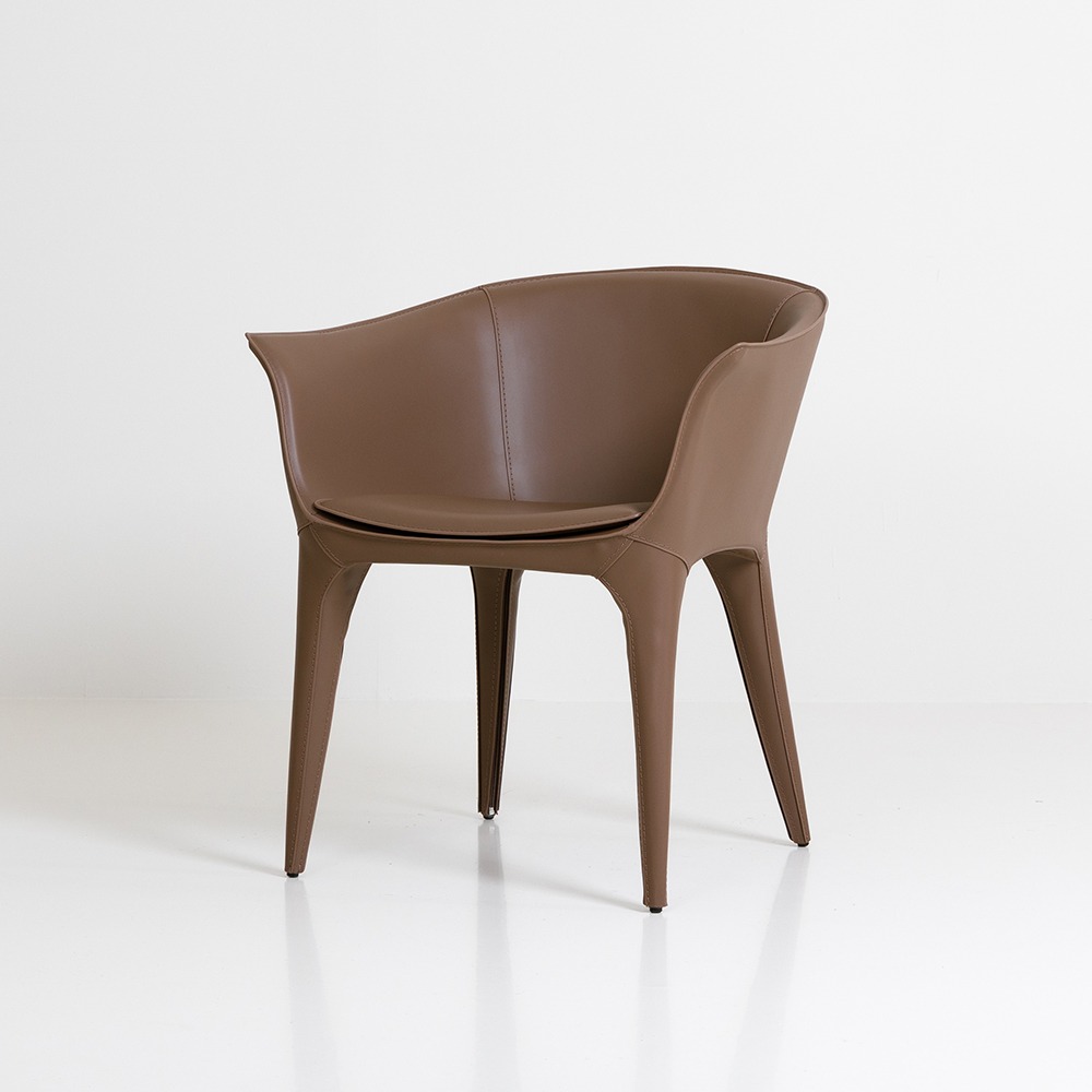 루시 암체어. Lucy armchair