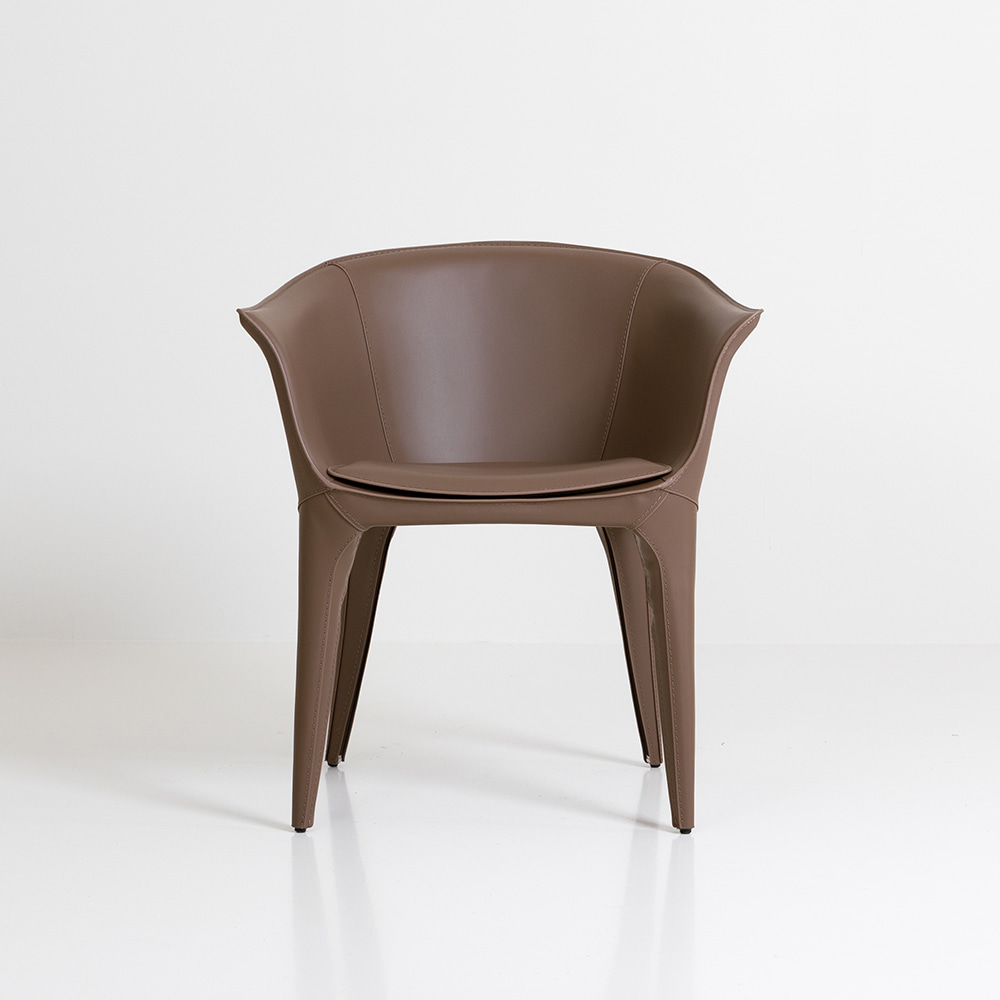 루시 암체어. Lucy armchair
