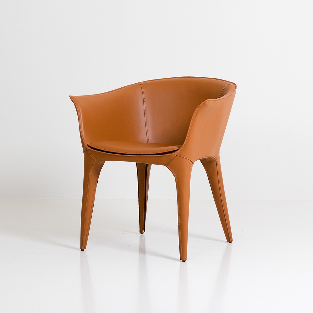 루시 암체어. Lucy armchair