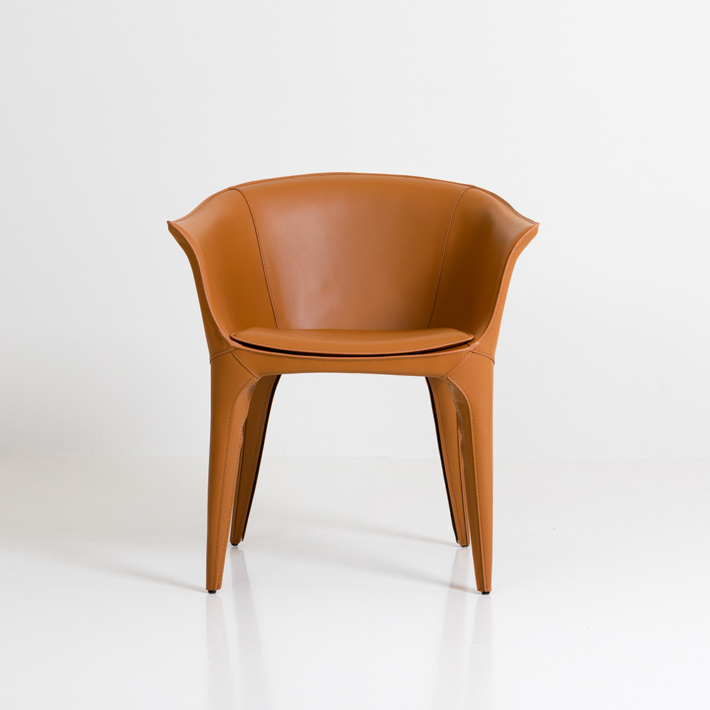 루시 암체어. Lucy armchair