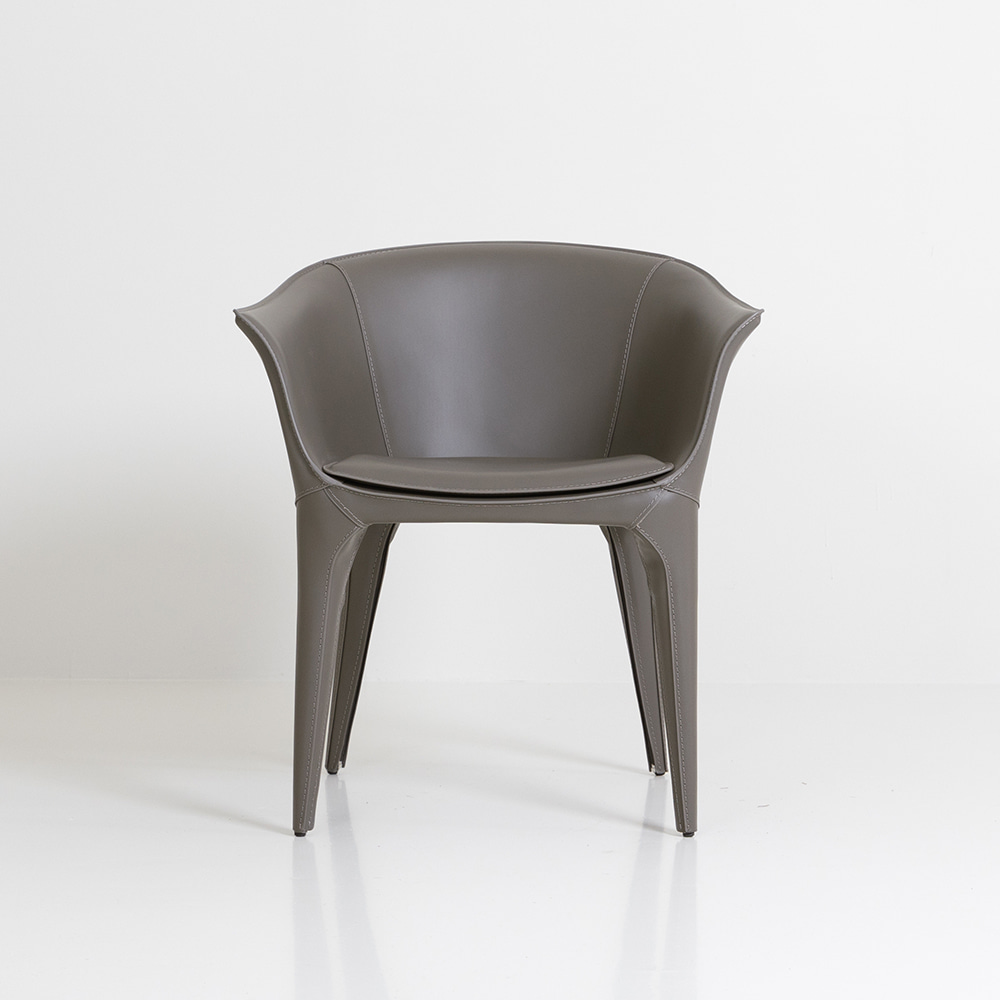 루시 암체어. Lucy armchair