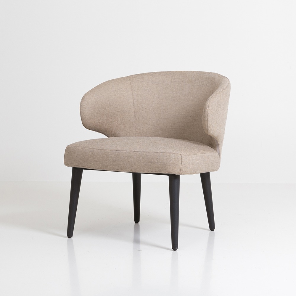 허그 암체어. Hug armchair