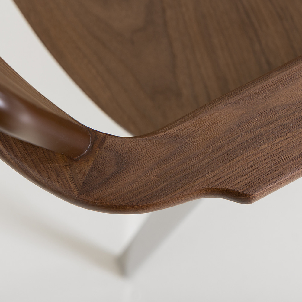 칼리프 암체어. Khalife armchair