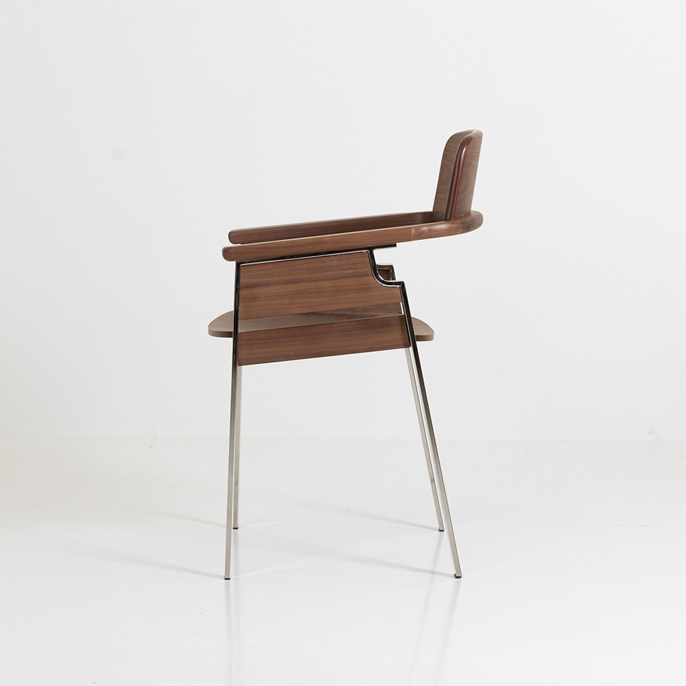칼리프 암체어. Khalife armchair