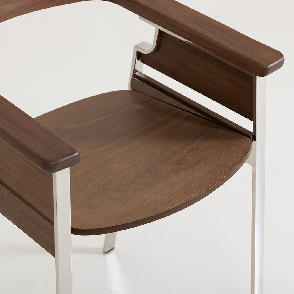 칼리프 암체어. Khalife armchair