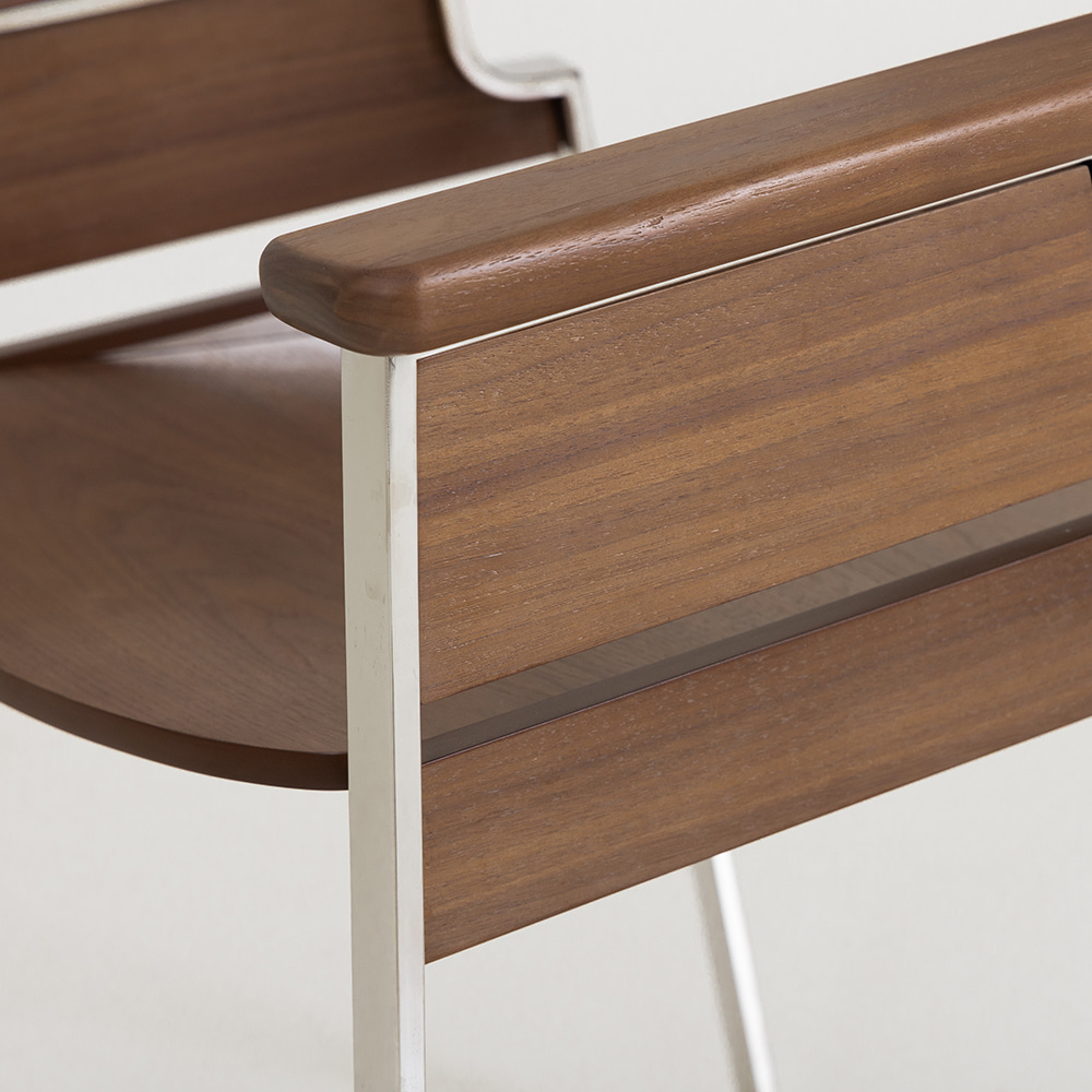 칼리프 암체어. Khalife armchair